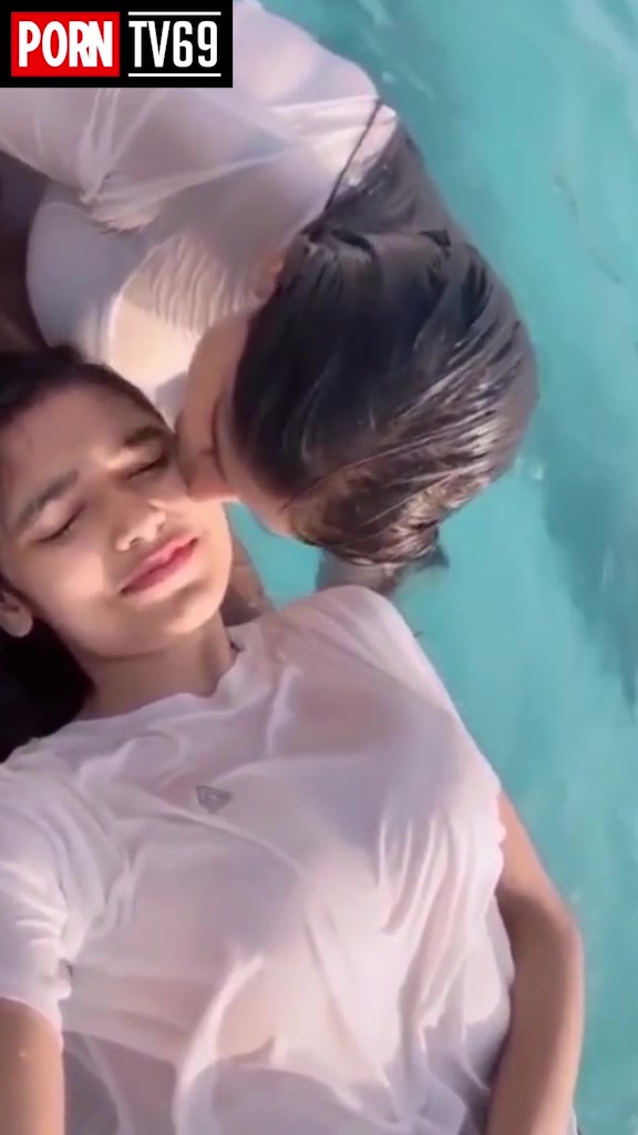 Aina Asif viral video nude lesbian in the pool!!!