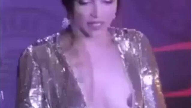Deepika Padukone Nipple Exposed Accident – Full Video