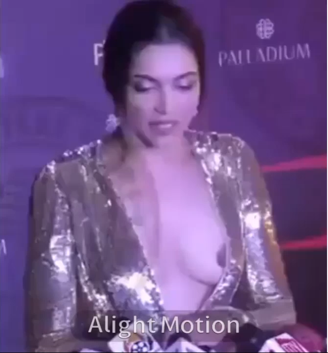 Deepika Padukone Nipple Exposed Accident – Full Video