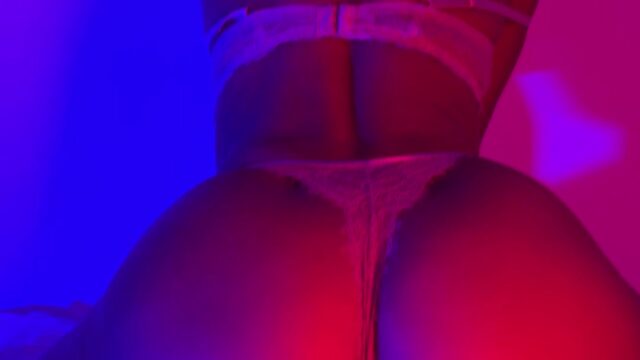 Maxin.afc Onlyfans Nude Showing Off Her Body