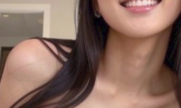 Pretty Asian Girl Naomi Nakamura Nude Showing Off Her Body