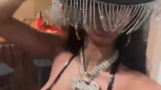 Royalty Onlyfans nude video showing off her big breasts!!!