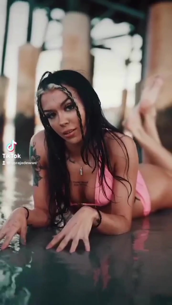 Cora Jade Nude Shows Off Her Hot Body On The Beach