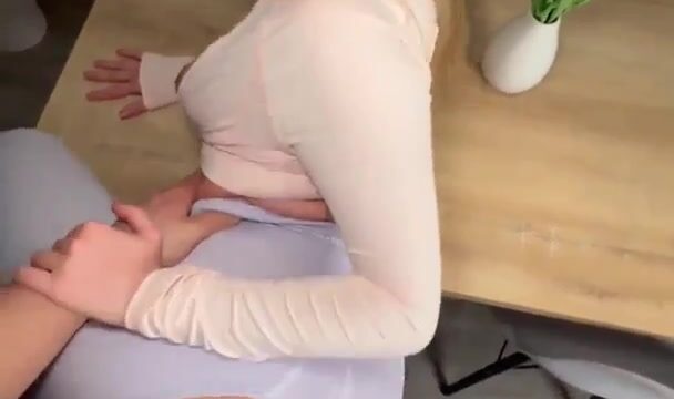 Sweetieji Gets Fucked By Her Boyfriend In Her Gym Pants