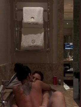 Lexi Cayla / Lexicgoldberg Lesbian Sex In Bathtub
