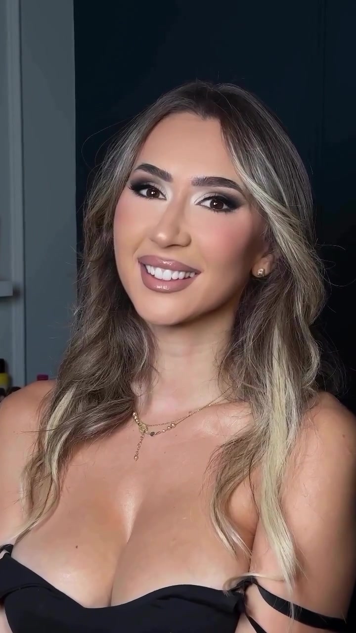 Mirjana Pajkovic – Nude Shows Off Her Sexy Body