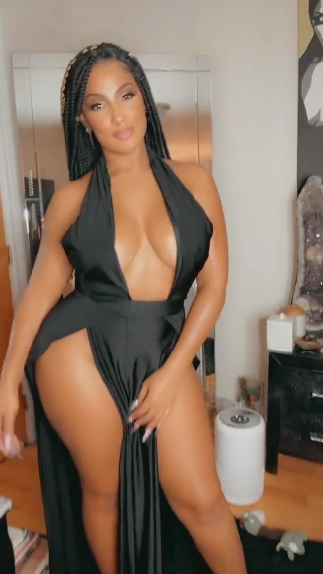 RealAimeeO Onlyfans Video Showing Off Her Hot Body